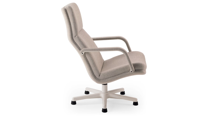 smog Diplomaat Habitat F100 Series Chair by Artifort | Haute Living